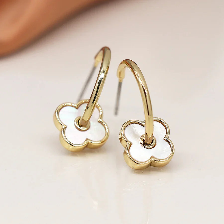 POM - Golden C-hoop Quatrefoil Earrings