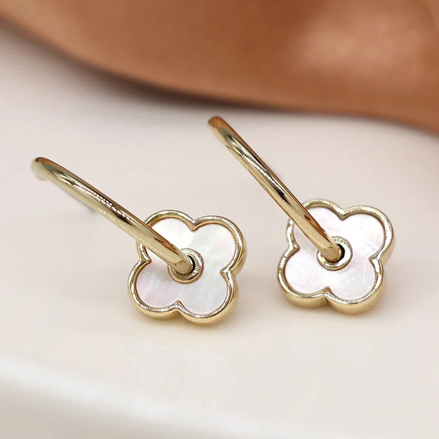 POM - Golden C-hoop Quatrefoil Earrings