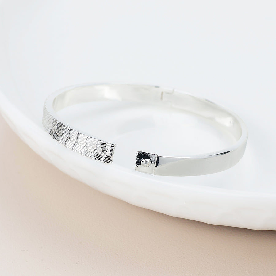 POM - Silver Plated Scallop Embossed Bangle