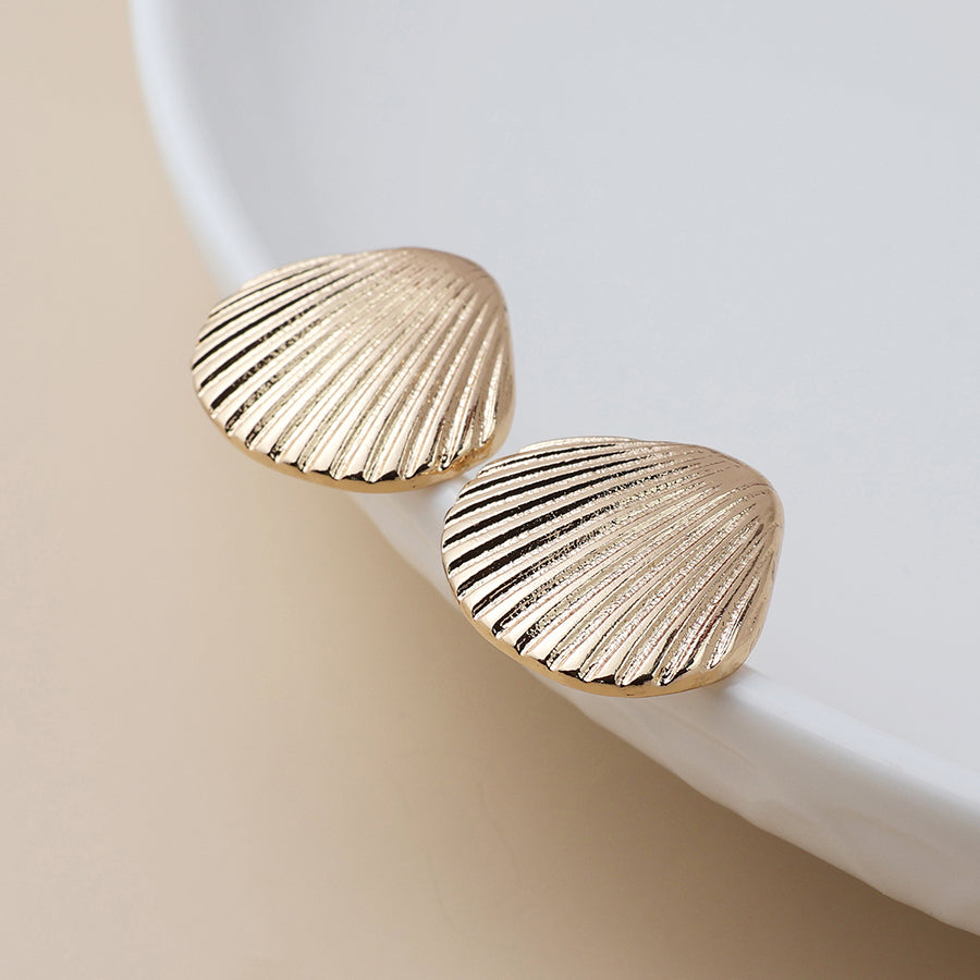 POM -Golden Clam Shell Stud Earrings