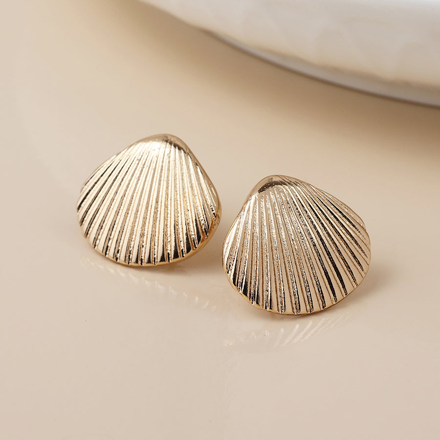 POM -Golden Clam Shell Stud Earrings