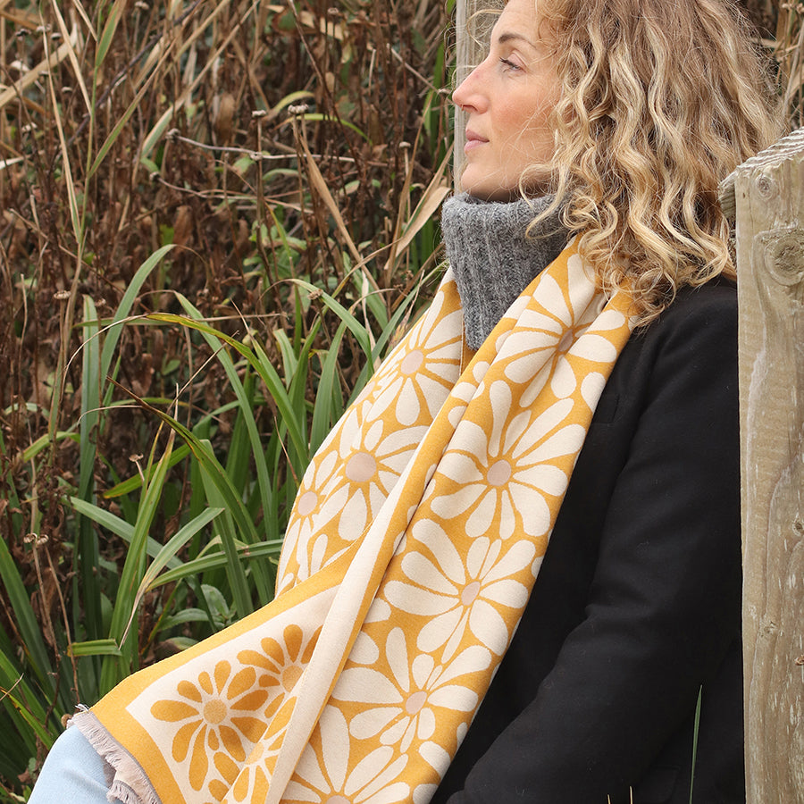 Pom - Yellow Retro Daisy Jacquard Scarf