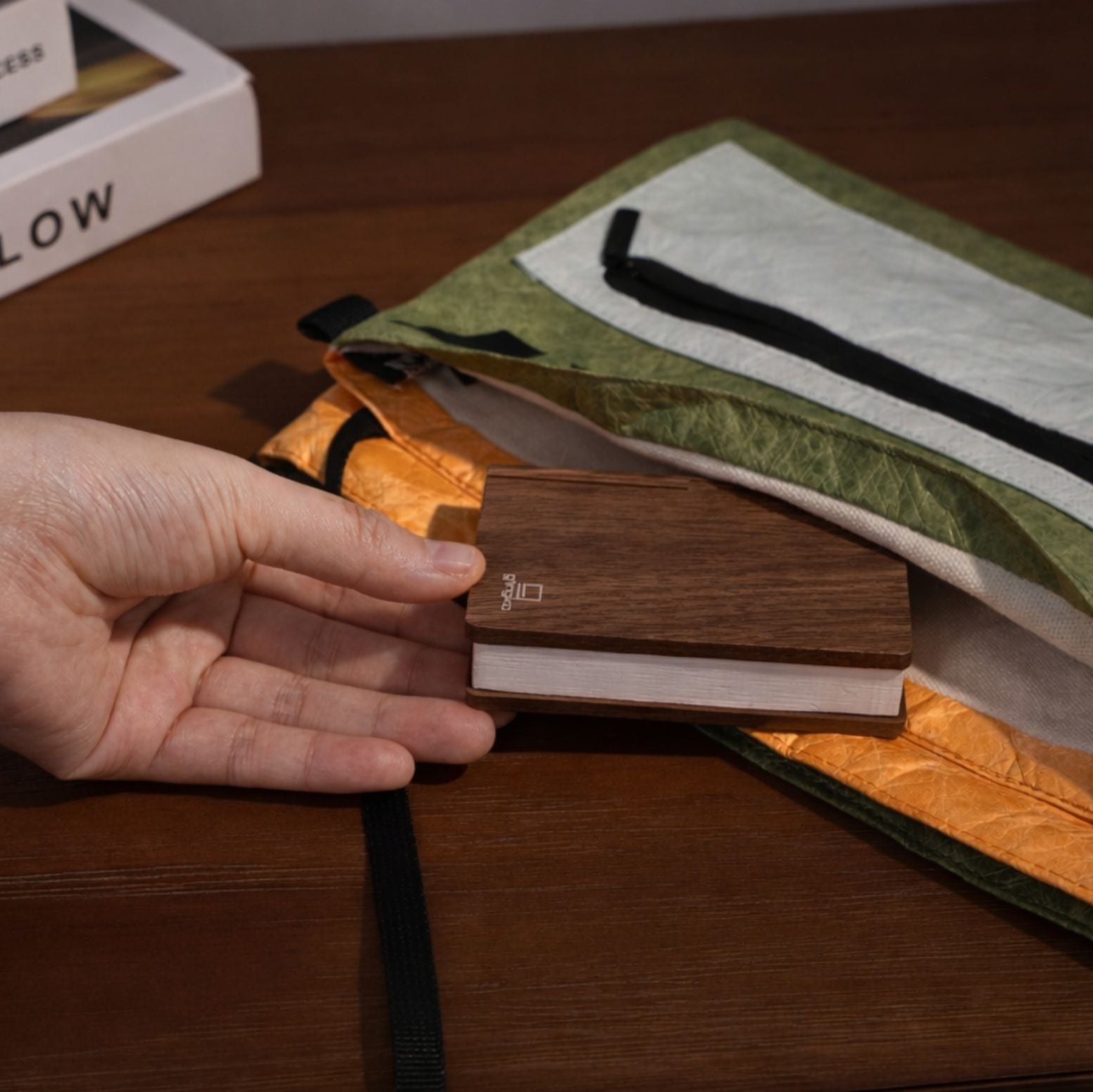 Gingko Super Mini Smart Book Light - Palm Edition