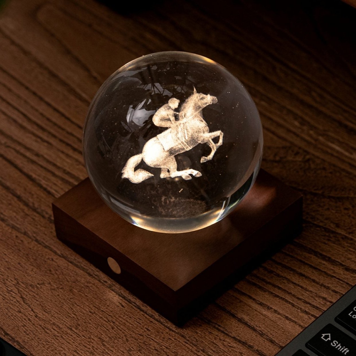 Gingko Amber Crystal Light - Horse Racing