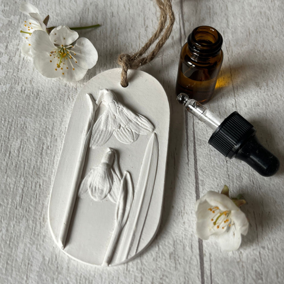 Snowdrops Botanical Cast Diffuser - Warm Linen